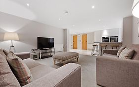 White Hart Hotel & Apartments